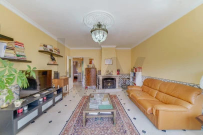 Apartamento T2 para Venda em Massamá e Monte Abraão