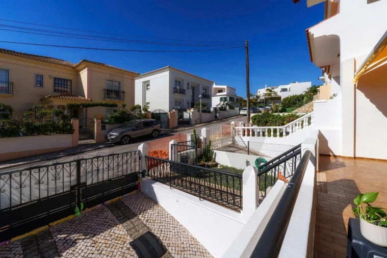 Moradia T3 para Arrendamento em Montenegro Foto 32