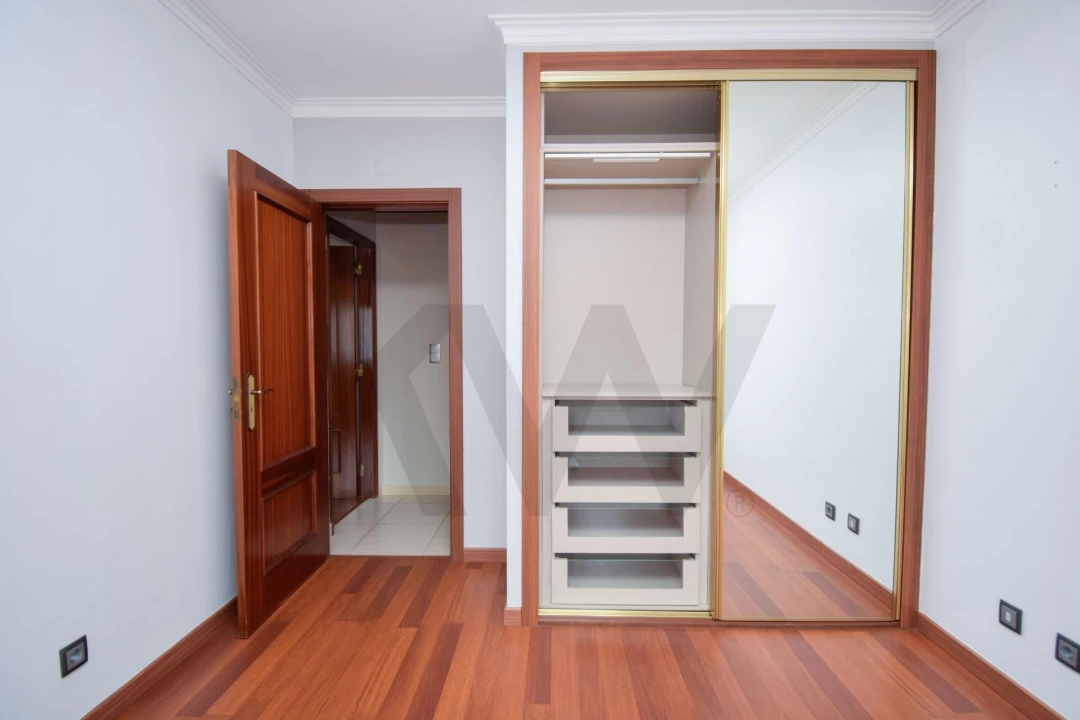 Apartamento T2 para Venda em Ramada e Caneças Foto 14