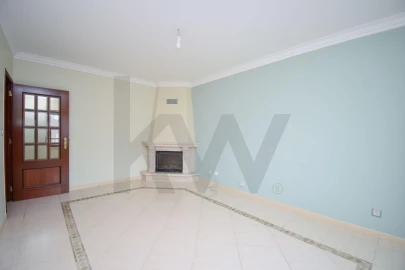 Apartamento T2 para Venda em Ramada e Caneças