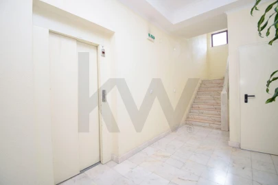 Apartamento T2 para Venda em Ramada e Caneças