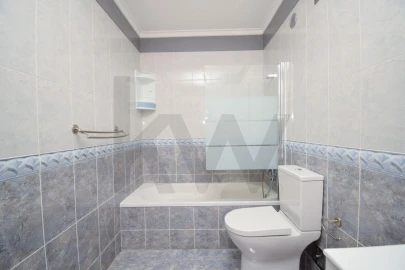 Apartamento T2 para Venda em Ramada e Caneças