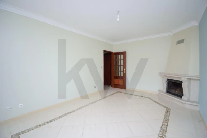 Apartamento T2 para Venda em Ramada e Caneças