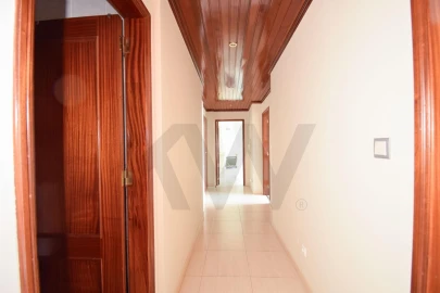 Apartamento T2 para Venda em Ramada e Caneças