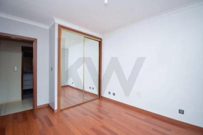 Apartamento T2 para Venda em Ramada e Caneças