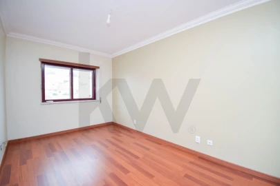 Apartamento T2 para Venda em Ramada e Caneças