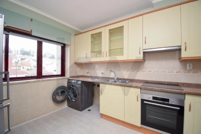 Apartamento T2 para Venda em Ramada e Caneças