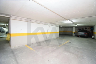 Apartamento T2 para Venda em Ramada e Caneças