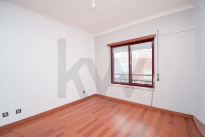 Apartamento T2 para Venda em Ramada e Caneças