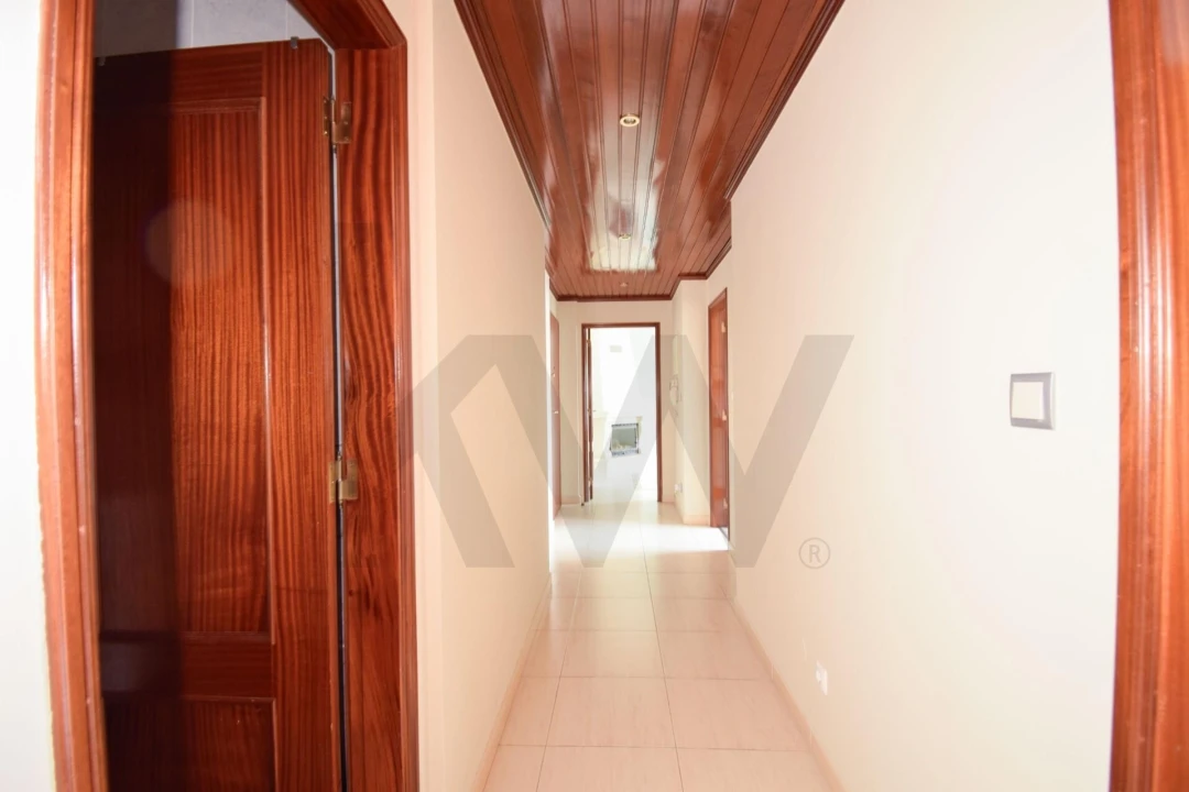 Apartamento T2 para Venda em Ramada e Caneças Foto 11