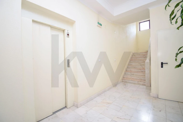 Apartamento T2 para Venda em Ramada e Caneças Foto 23