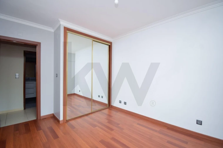 Apartamento T2 para Venda em Ramada e Caneças Foto 13