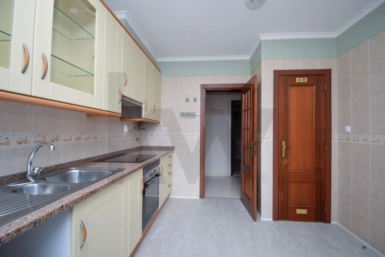 Apartamento T2 para Venda em Ramada e Caneças Foto 9