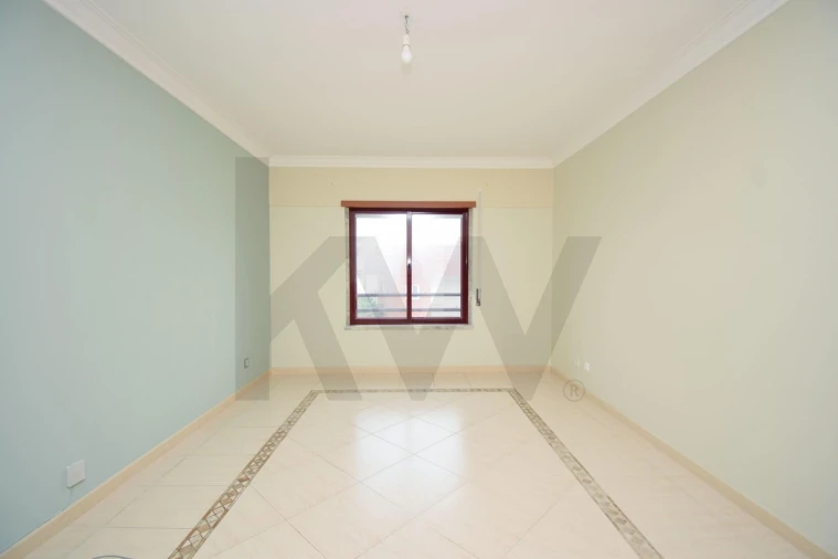 Apartamento T2 para Venda em Ramada e Caneças Foto 4