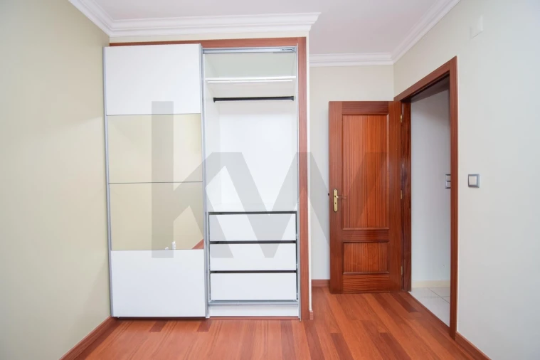 Apartamento T2 para Venda em Ramada e Caneças Foto 17
