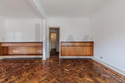 Apartamento T4 para Arrendamento em Areeiro