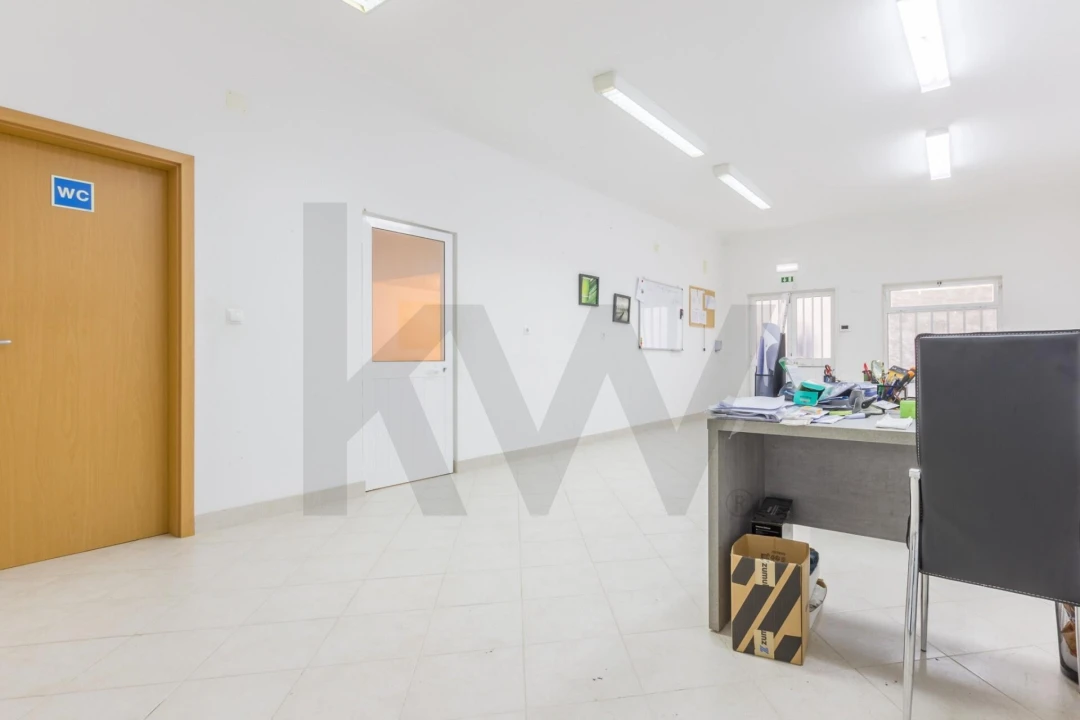 Loja para Arrendamento em Quinta do Conde Foto 6