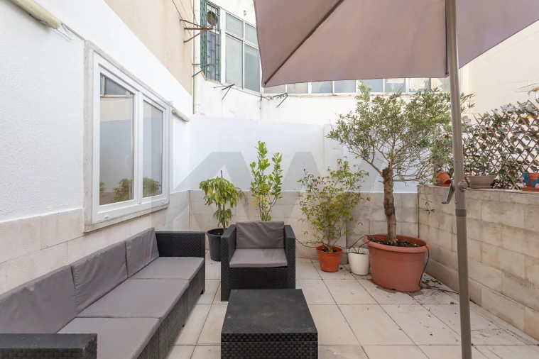 Apartamento T1 para Arrendamento em Benfica Foto 2