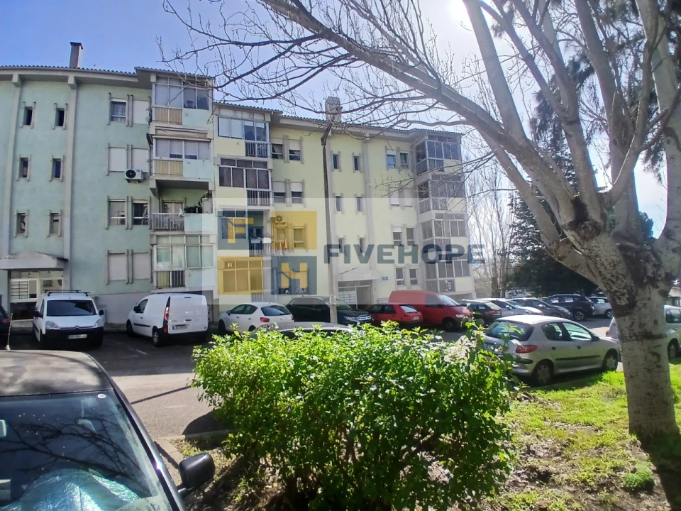 Apartamento T4 para Venda em Santo Antonio dos Olivais Foto 2
