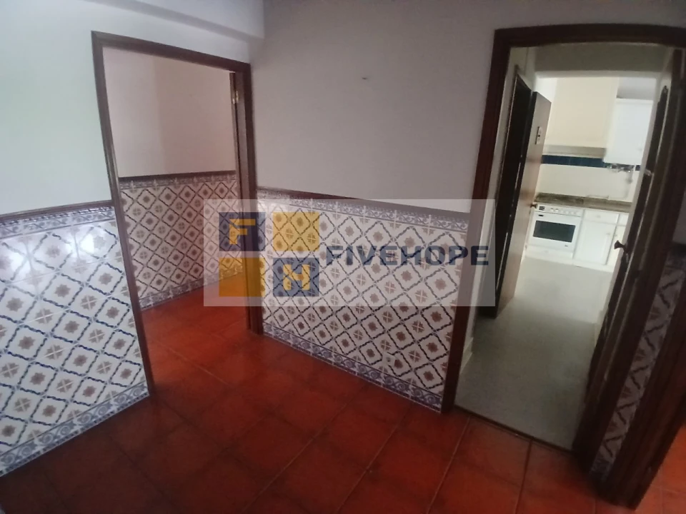 Apartamento T4 para Venda em Santo Antonio dos Olivais Foto 6
