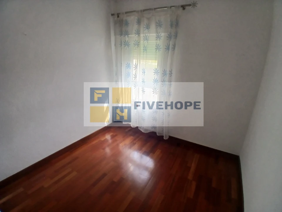Apartamento T4 para Venda em Santo Antonio dos Olivais Foto 17
