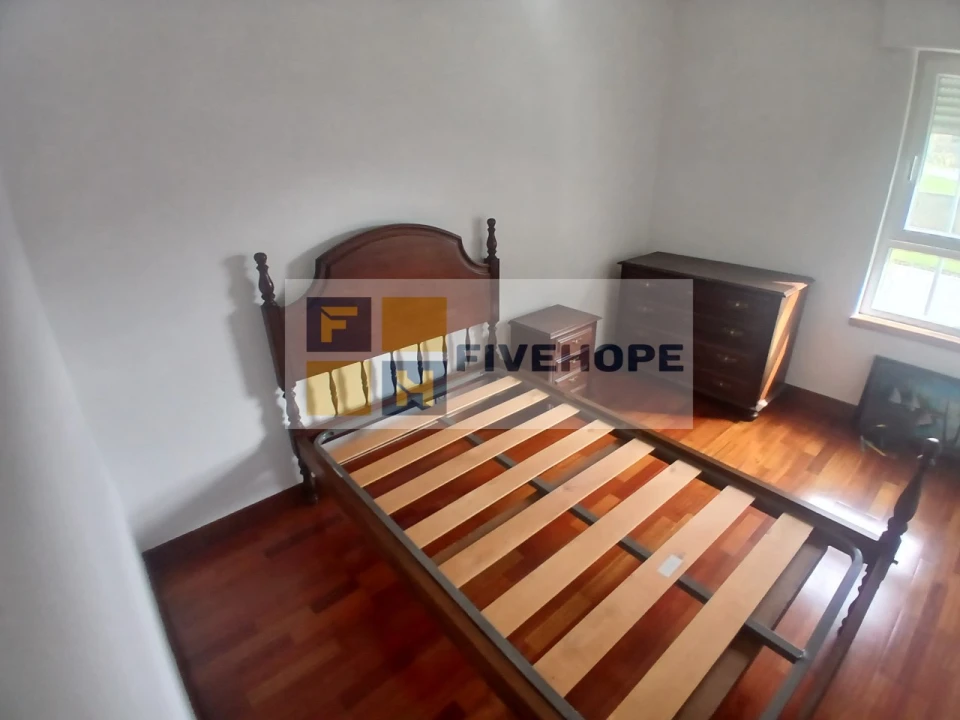Apartamento T4 para Venda em Santo Antonio dos Olivais Foto 20