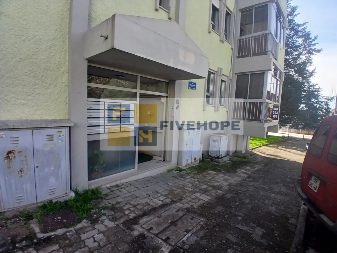 Apartamento T4 para Venda em Santo Antonio dos Olivais Foto 3