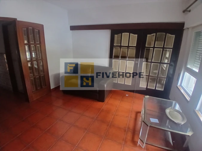 Apartamento T4 para Venda em Santo Antonio dos Olivais Foto 7