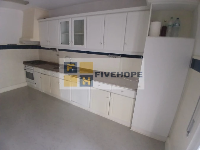 Apartamento T4 para Venda em Santo Antonio dos Olivais Foto 9