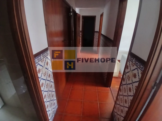 Apartamento T4 para Venda em Santo Antonio dos Olivais Foto 14