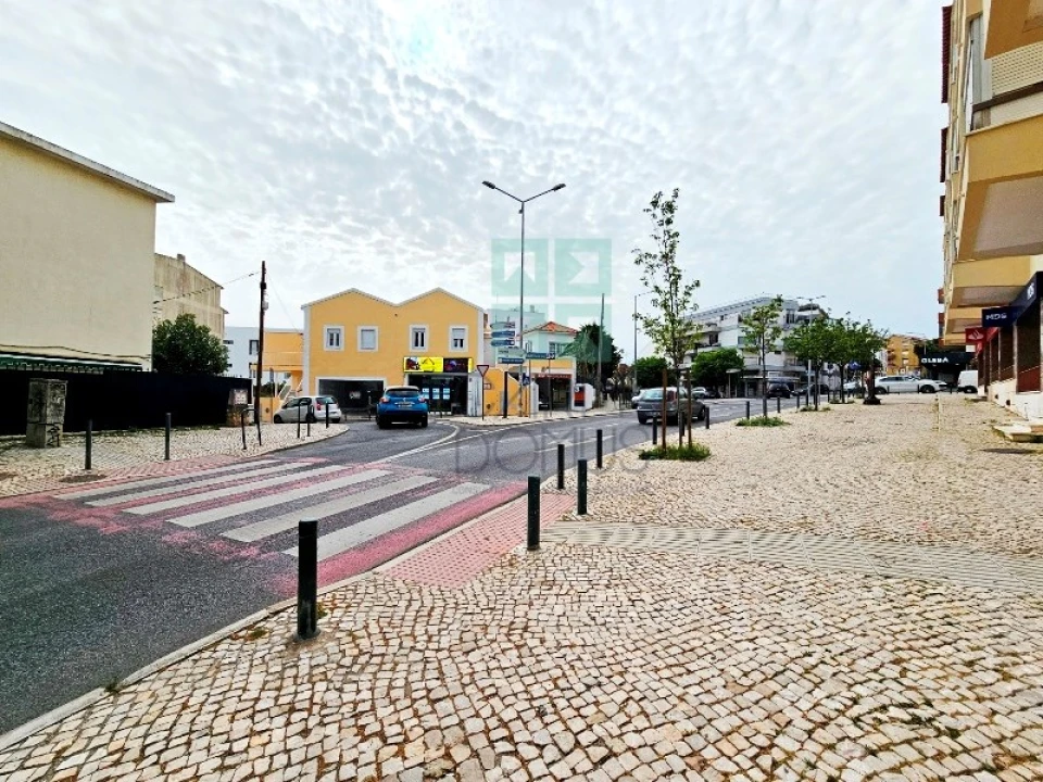 Loja para Venda em Carcavelos e Parede Foto 4