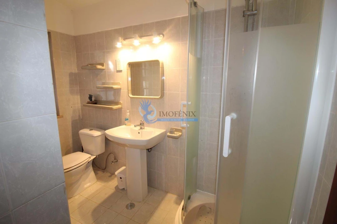 Moradia T2 para Venda em Guia Foto 25