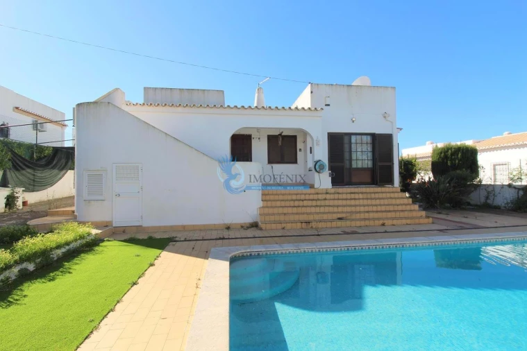 Moradia T2 para Venda em Guia Foto 3