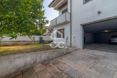 Moradia T5 para Venda em Ronfe