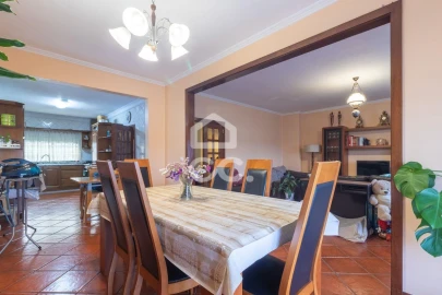 Moradia T5 para Venda em Ronfe