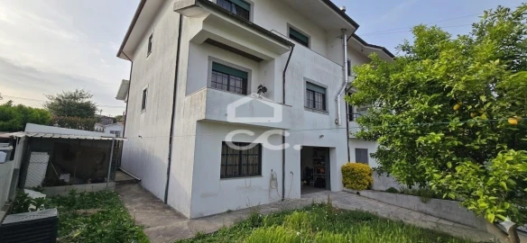 Moradia T5 para Venda em Ronfe