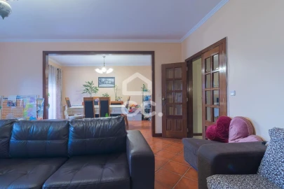Moradia T5 para Venda em Ronfe