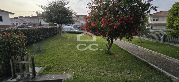 Moradia T5 para Venda em Ronfe