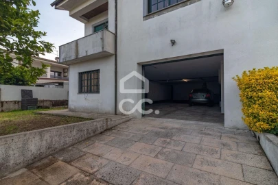Moradia T5 para Venda em Ronfe
