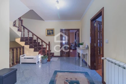 Moradia T5 para Venda em Ronfe
