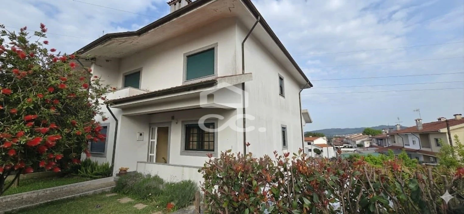 Moradia T5 para Venda em Ronfe Foto 4