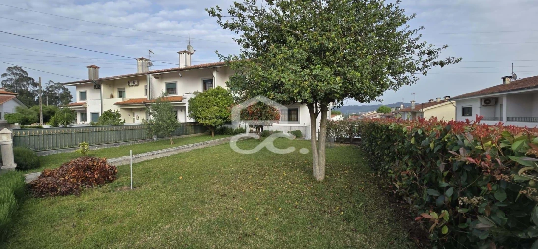 Moradia T5 para Venda em Ronfe Foto 2