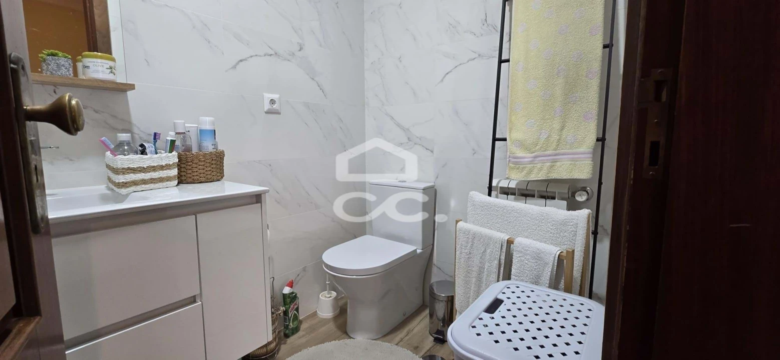 Moradia T5 para Venda em Ronfe Foto 24