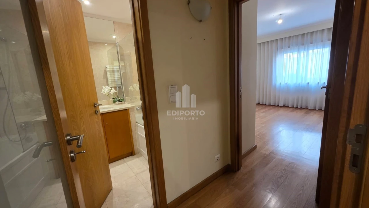 Apartamento T1 para Arrendamento em Canidelo Foto 17
