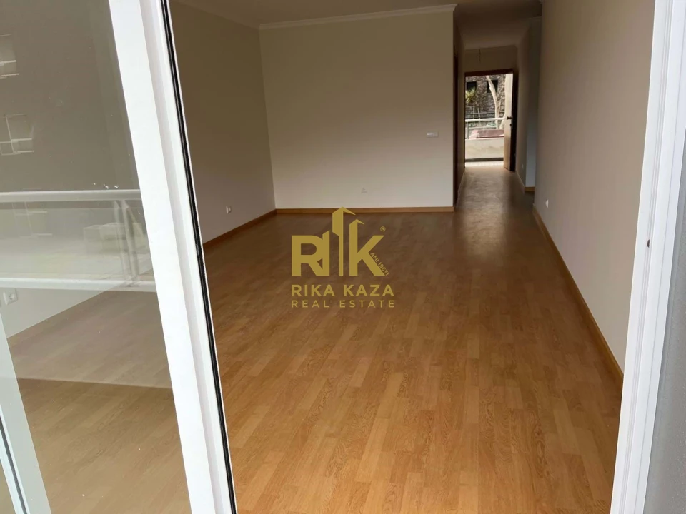 Apartamento T2 para Venda em Caniço Foto 3