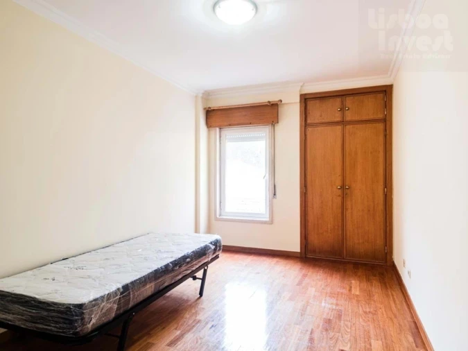 Apartamento T2 para Arrendamento em Benfica Foto 5