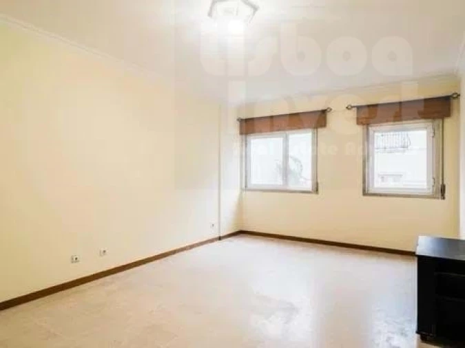 Apartamento T2 para Arrendamento em Benfica Foto 2