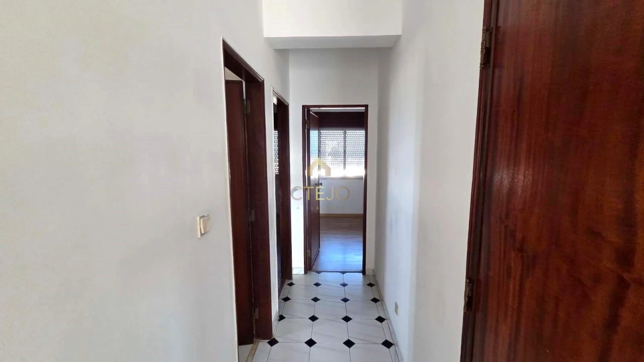 Apartamento T3 para Venda em Sacavém e Prior Velho Foto 28