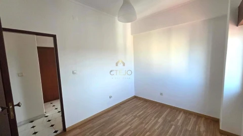 Apartamento T3 para Venda em Sacavém e Prior Velho