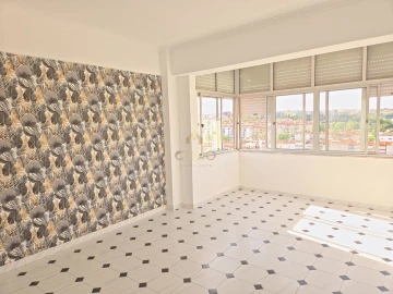 Apartamento T3 para Venda em Sacavém e Prior Velho